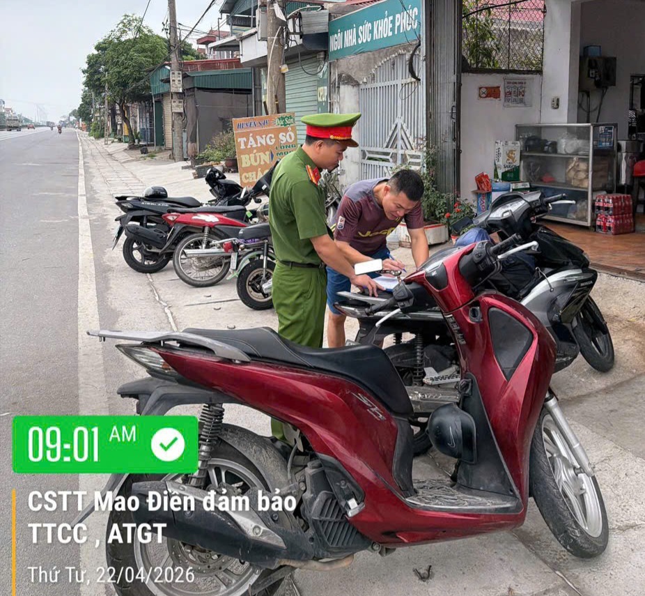 Công an xã Mao Điền tăng cường bảo đảm trật tự an toàn giao thông trên Quốc lộ 5